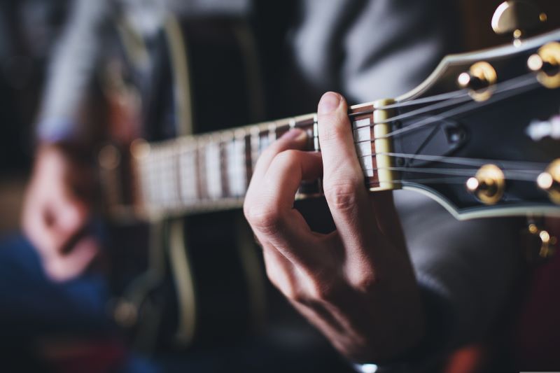 Džoni "Dž.R." Keš je bio američki pevač, tekstopisac, gitarista, glumac i kompozitor
