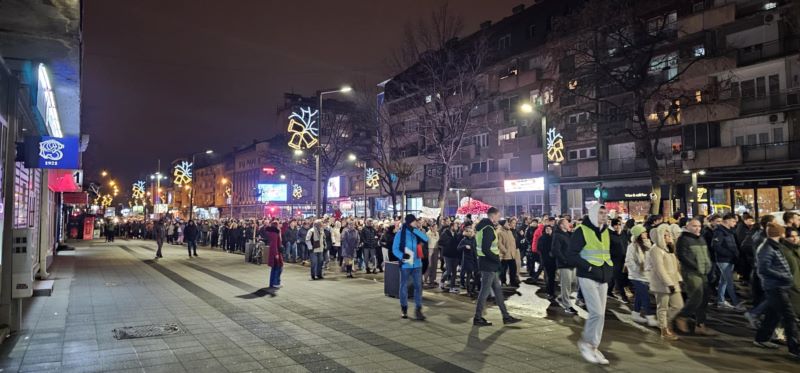 Danas su maturanti držali čas u Požarevcu 12 Protestna šetnja centrom Požarevca u Akciji pod nazivom „Školski čas u zadnji čas“