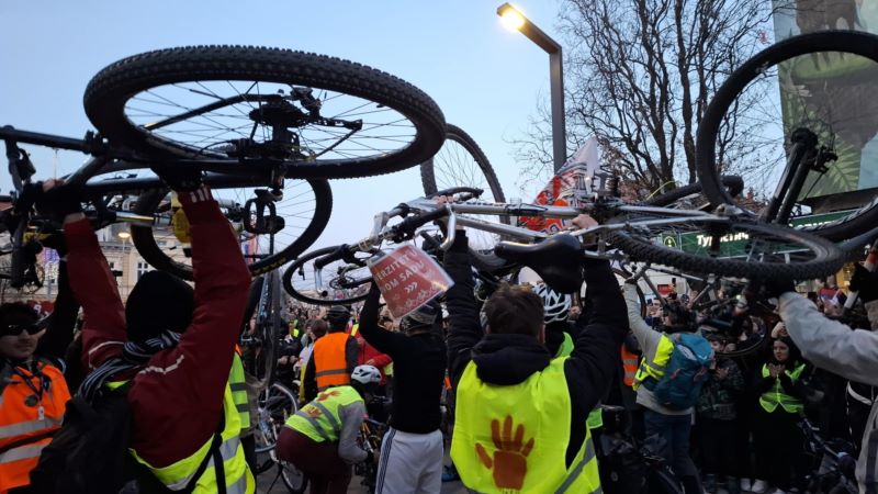 f203b5f2 1237 4811 af1e f1ee5215c1fb