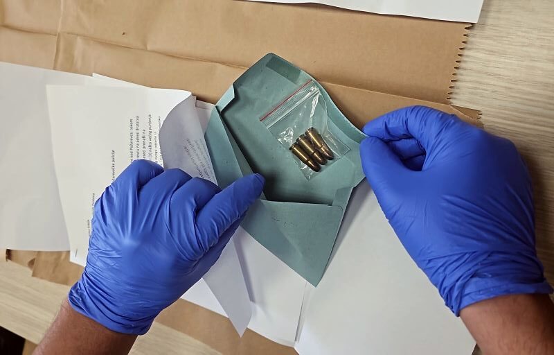 Policija pronašla lice koje je predalo pošiljku naslovljenu na ministra Dačića