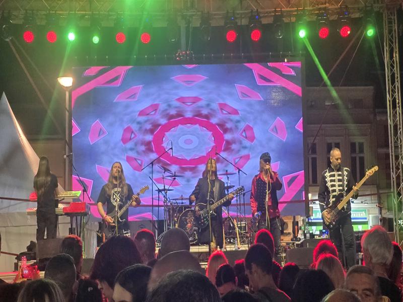 20250903 221900 800x600 1