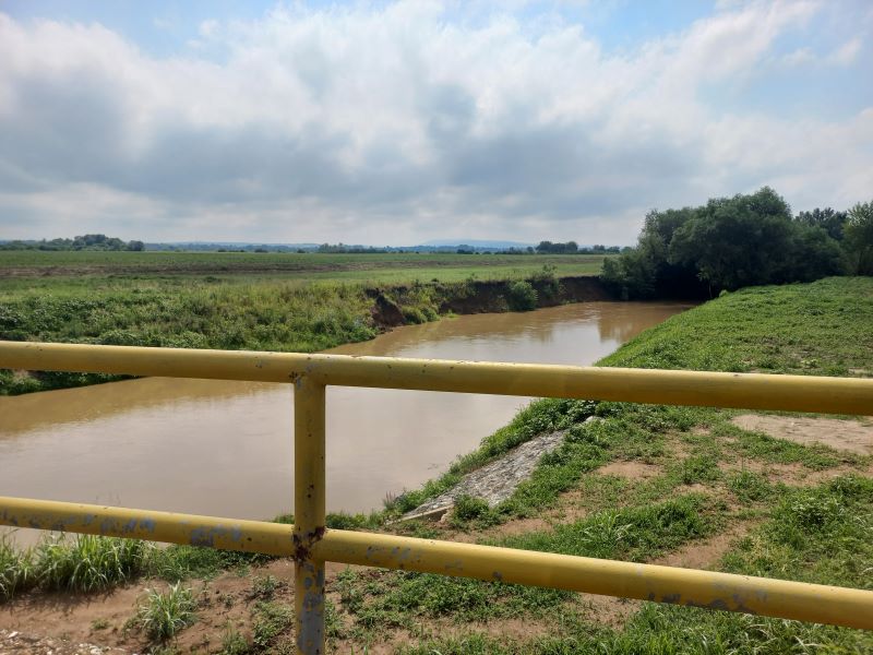HIDROLOŠKO UPOZORENJE NA SNAZI: Vodostaji Mlave, Peka i drugih reka blizu granice redovne odbrane od poplava