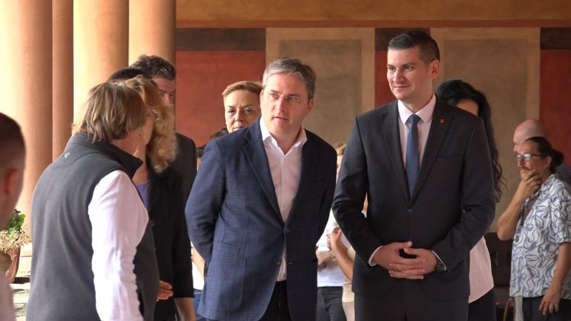 e1d80380 47fb 4f41 a159 ba84a07d33ce