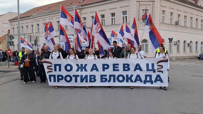 POZAREVAC PROTIV BLOKADA 29.09. 01