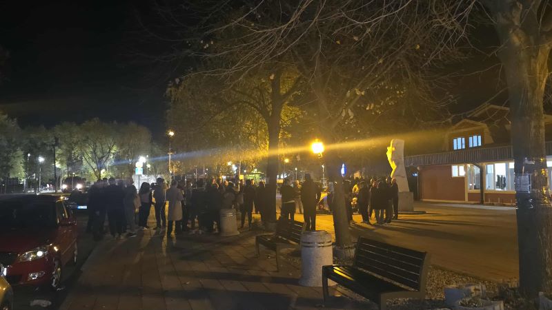 Građani Kostolca pružili podršku Dijani Hrki i prevozniku Jaćimoviću 3 35773546 5181 4202 8069 c6aa351c6531 1