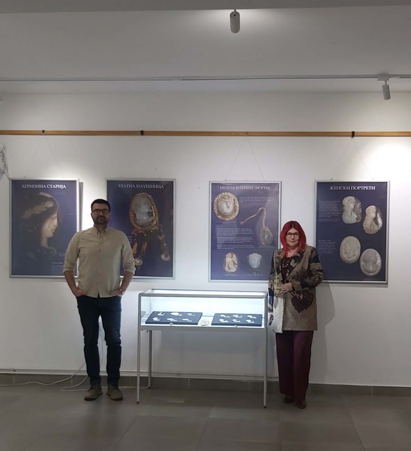 Otvaranje izložbe „MNEMONEYE / MEMENTO / SETI ME SE – Geme i kameje iz antičke zbirke Narodnog muzeja Požarevac“ u Bečeju.