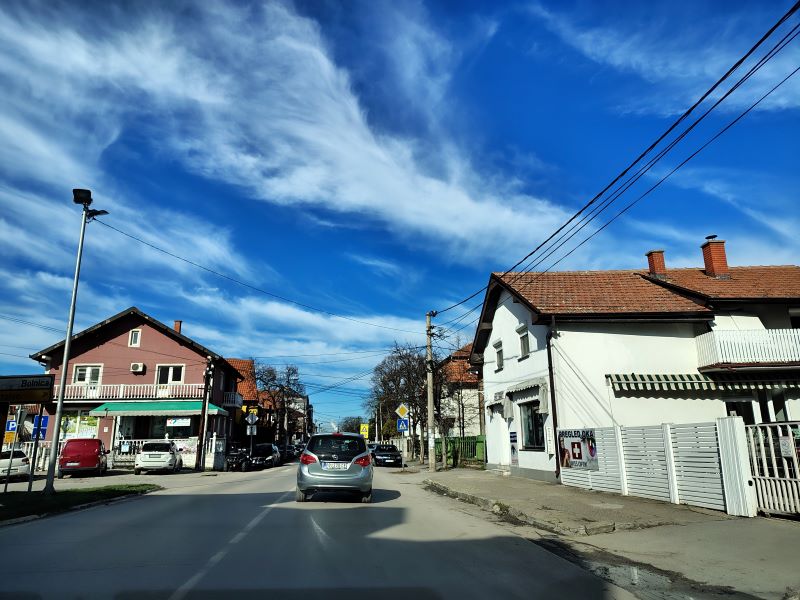 Promenljivo oblačno uz sunčane intervale, vetar slab promenljivog pravca