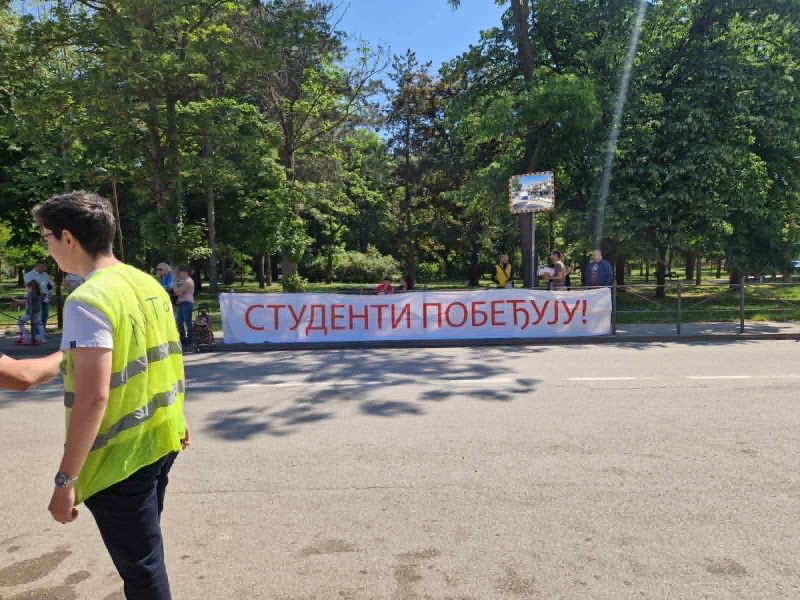 Akcija "Studenti pobeđuju" u Kostolcu 4 Transparent podrške studentima istaknut tokom događaja