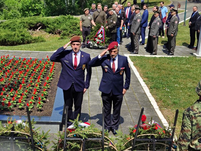 Polaganje venaca ratnih veterana na spomenik palim borcima u Požarevcu