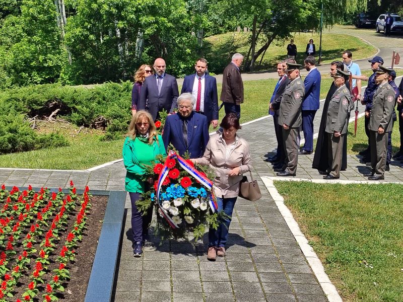 Polaganje venaca građana na spomenik palim borcima u Požarevcu