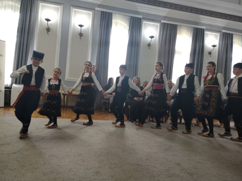 Akademija povodom Međunarodnog dana sestrinstva: Priznanja za najistaknutije zdravstvene radnike 9 KUD Mladost igra kolo na Akademiji povodom dana sestrinstva u Požarevcu