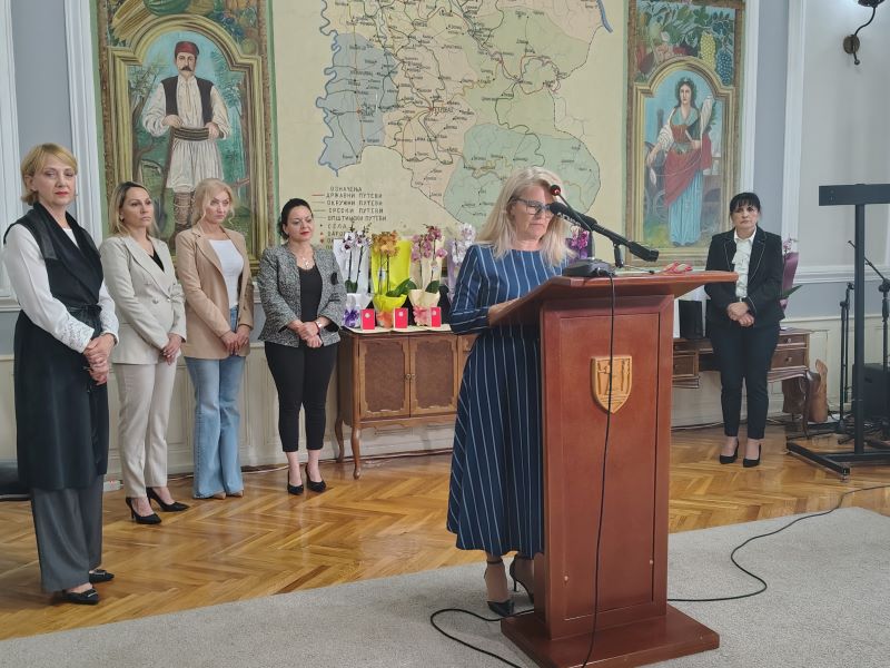 Akademija povodom Međunarodnog dana sestrinstva: Priznanja za najistaknutije zdravstvene radnike 7 Predsednica Udruženja zdravstvenih radnika Braničevskog okruga Slavica Đorđević zahvalila je kolegama na Akademiji povodim dana sestrinstva