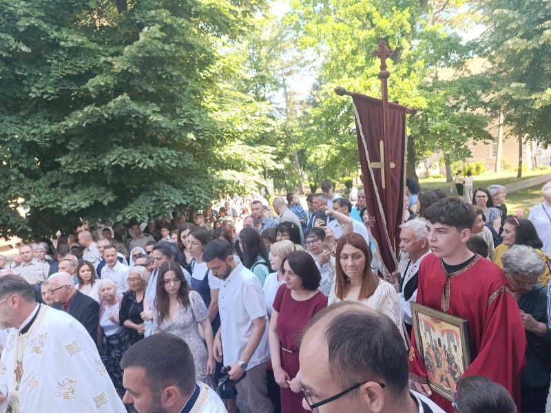 Sveta Trojica u Požarevcu obeležena svečanom litijom 5