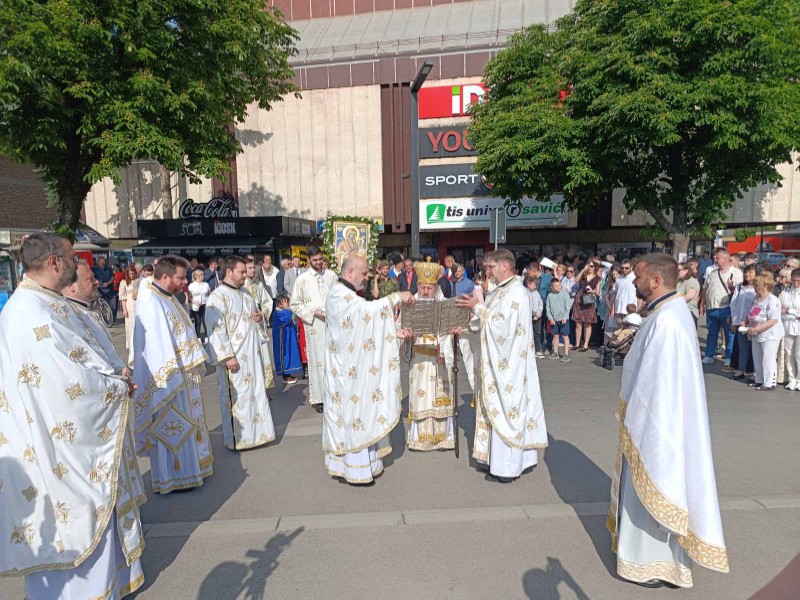 Sveta Trojica u Požarevcu obeležena svečanom litijom 4