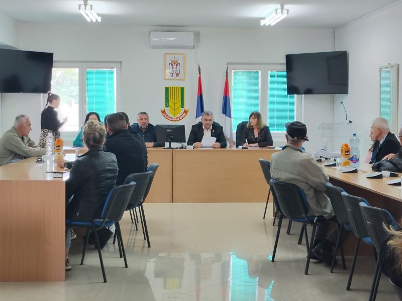 Potpisani ugovori za energetsku sanaciju u Malom Crniću 4 PREDSEDNIK OPŠTINE PRILIKOM potpisivanja ugovora za energetsku sanaciju u Opštini Malo Crniće