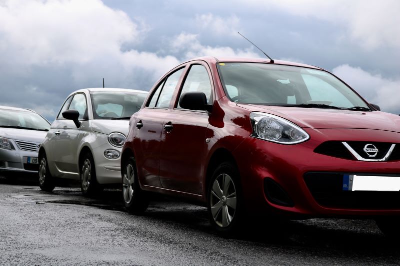 parkirani automobili kao ilustracija povodom rehabilitacije ulica u Požarevcu – apel stanarima da uklone vozila