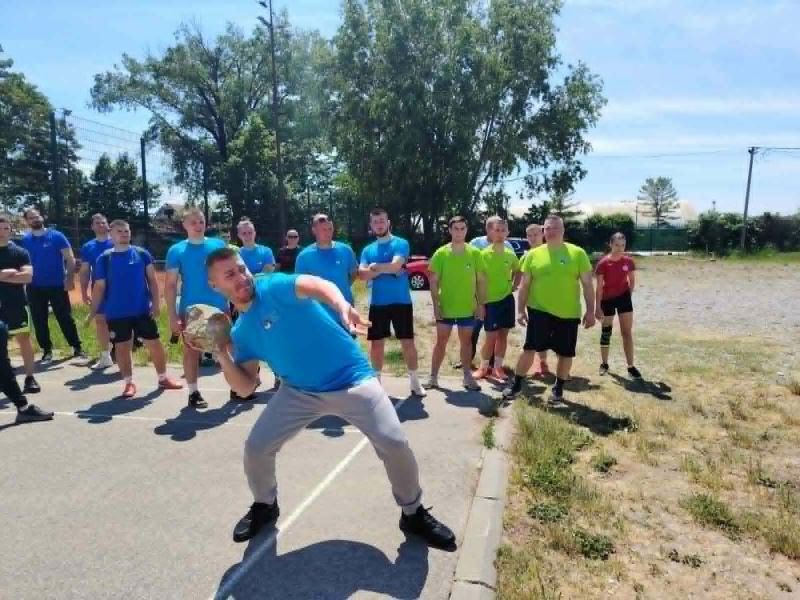 Seoske igre u Požarevcu: Stamnica najbolja posle neizvesne završnice 11 Takmičar u disciplini bacanje kamena s ramena