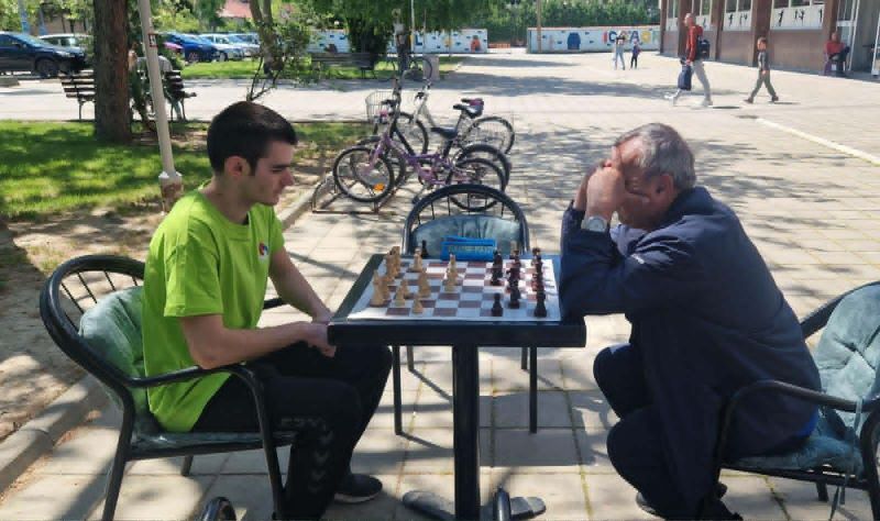 Seoske igre u Požarevcu: Stamnica najbolja posle neizvesne završnice 9 Takmičari tokom partije šaha na Seoskim igrama
