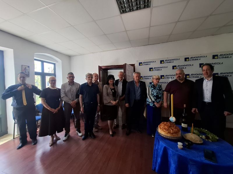 Gradski odbor Demokratske stranke u Požarevcu obeležio slavu Đurđevdan 6 Sečenje slavskog kolača uz prisustvo članova Demokratske stranke u Požarevcu