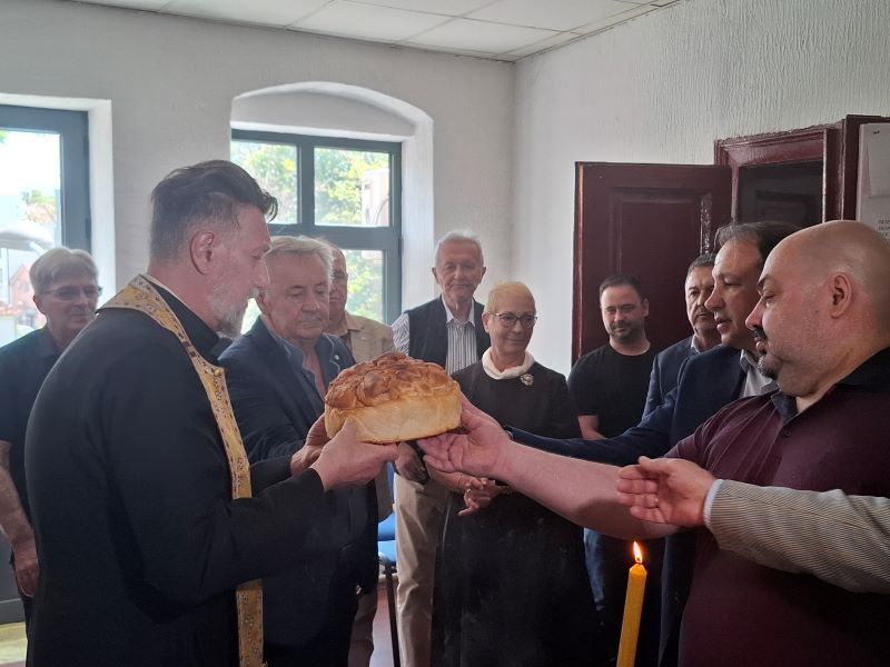 Sečenje slavskog kolača u prostorijama DS u Požarevcu