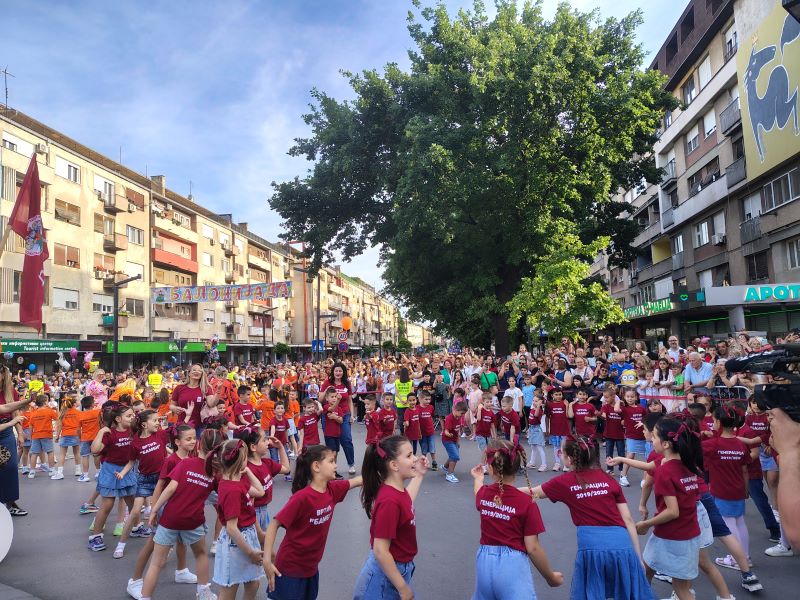 Budući prvaci igraju i pevaju sa vaspitačima na završnoj manifestaciji Balonijada u Požarevcu
