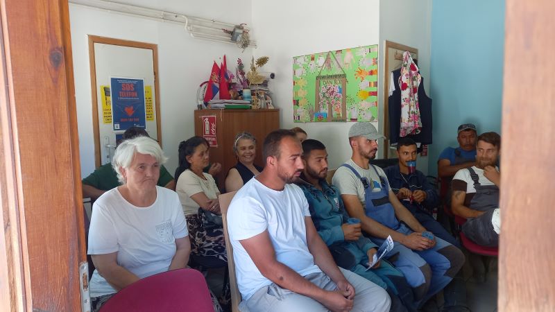 U Kostolcu održani Dani romske karijere: Podrška zapošljavanju, obukama i razvoju preduzetništva 8 Učesnici manifestacije Dani romske karijere u Kostolcu razgovaraju o mogućnostima zapošljavanja, stručnim obukama i socijalnoj inkluziji Roma.
