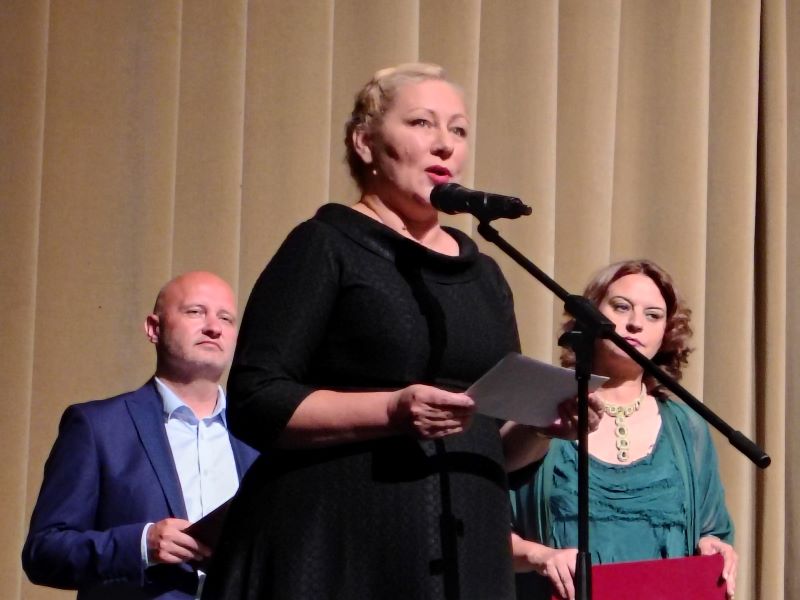 Marija Vlahović obraća se publici na svečanom otvaranju VIII Viminacijum festa u Požarevcu.