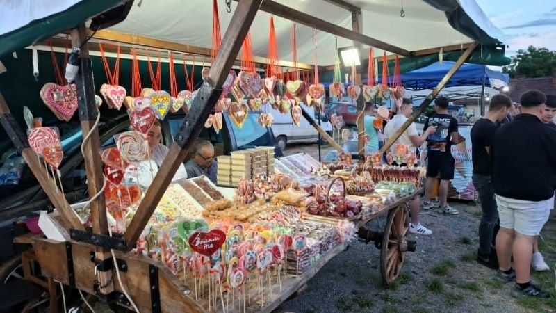 Spasovdanski susreti u Krepoljinu okupili folkloraše iz Srbije i regiona 8 štandove sa domaćim tradicionalnim liciderski, srcima