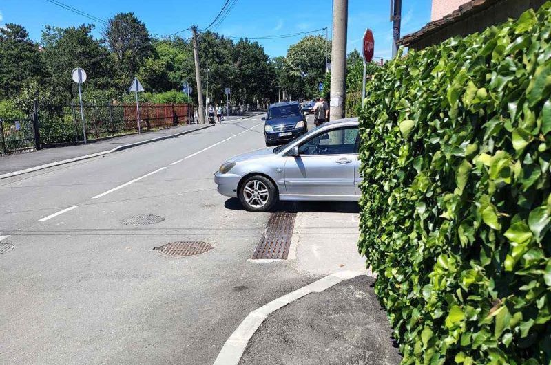 rekonstrukcija Ulice 6. ličke divizije, na uglu sa Crnogorskom ulicom ugrožena bezbednost pešaka, biciklista i vozača