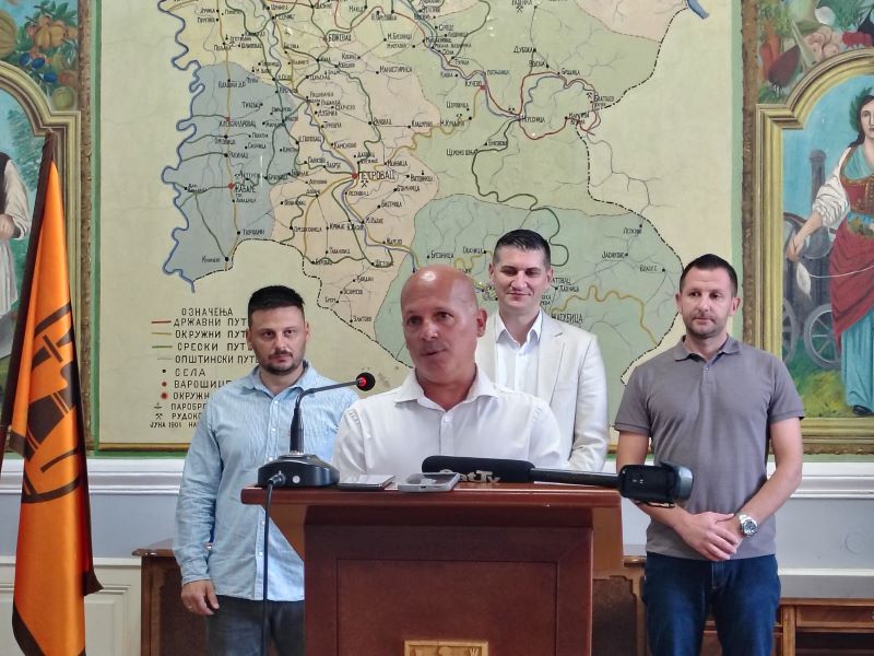 U Požarevcu najavljeno Prvenstvo Srbije u plivanju – Pavlović: Takmičenje od nacionalnog značaja i velika promocija grada 5 Predsednik Plivačkog saveza Srbije Borislav Jocić govori na konferenciji za medije povodom Prvenstva Srbije u plivanju u Požarevcu.