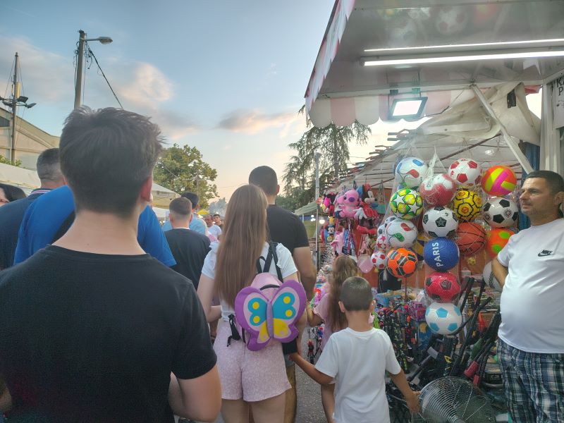 Mirisi, boje i osmesi – ovako izgleda Ivanjdanski vašar u Požarevcu (FOTO) 25 Ivanjdanski vašar u Požarevcu sa velikim brojem posetilaca i tezgama.