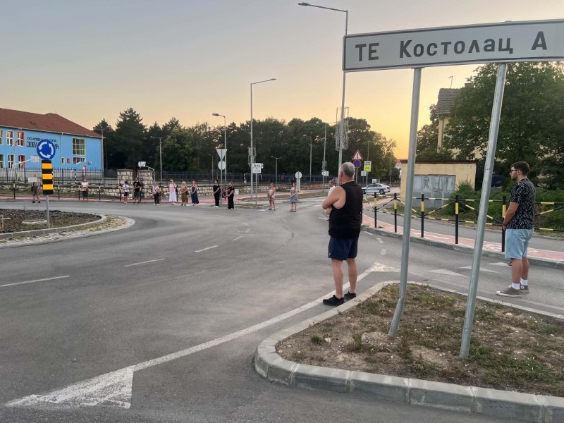 U Kostolcu održano 16.minuta tišine 2 16.minuta tisine u Kostolcu povodom pada nadstresnice u Novom Sadu
