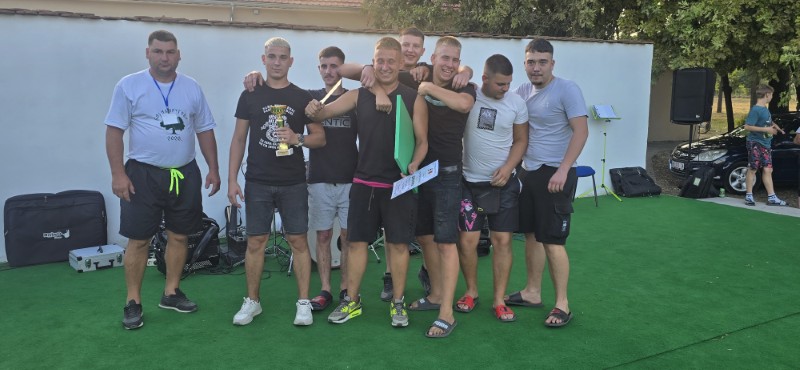 Boj na Prugovu održan uz bogat program tradicije, takmičenja i muzike 30 Pobednicka ekipa u pečenju prasića, Seoski turizam