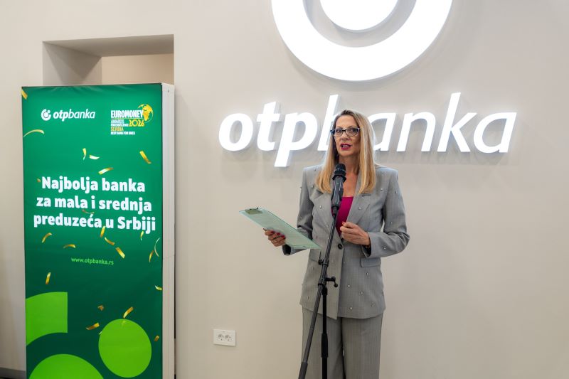OTP banka otvorila renoviranu ekspozituru u Požarevcu – Savremeno bankarstvo u novom ambijentu 6 Kristina Postolović, menadžerka ekspoziture OTP banke u Požarevcu, tokom svečanog otvaranja.