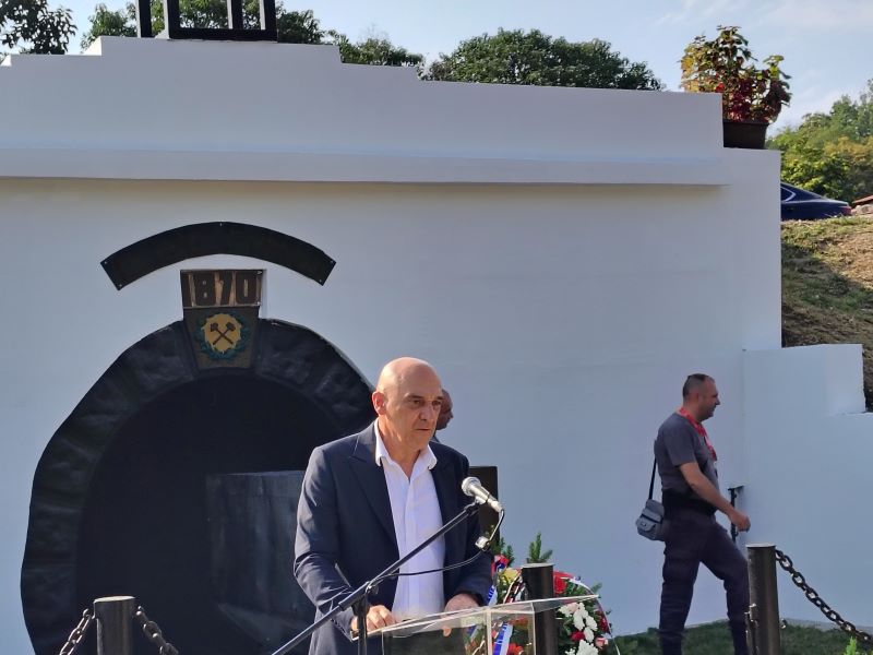 Direktor Površinskog kopa „Drmno“ Srđan Milošević Dan rudara u Kostolcu – polaganje venaca na Spomen-obeležju rudaru u Starom Kostolcu