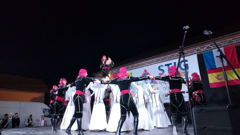 narodne nošnje folkloraša na završnoj večeri