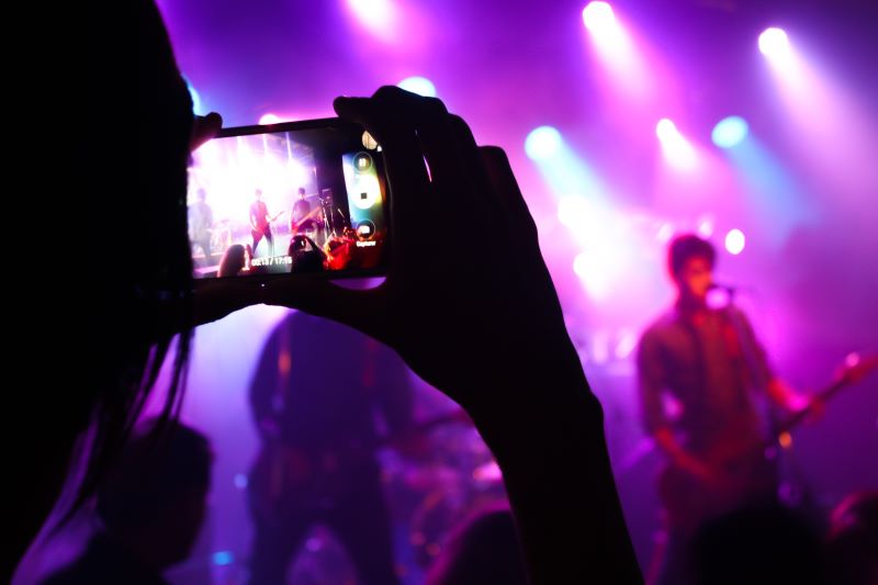 Izložba fotografija i plakata posvećena rokenrolu u Velikom Gradištu