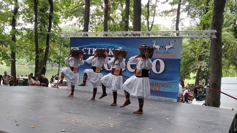 Održano „Stiško poselo“ kod jezera Zaova: Tradicija, gastronomija, kultura i muzika okupili brojne posetioce (FOTO) 58 Tradicionalne igre i narodne nošnje na Stiškom poselu