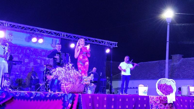 Jelena Gerbec nastupa na Miholjskim susretima sela Šapine
