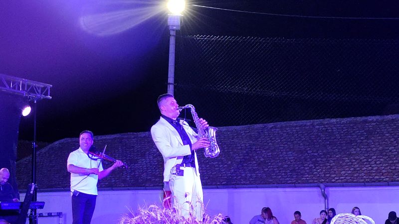 Milan Strašni tokom muzičkog programa u Šapinama