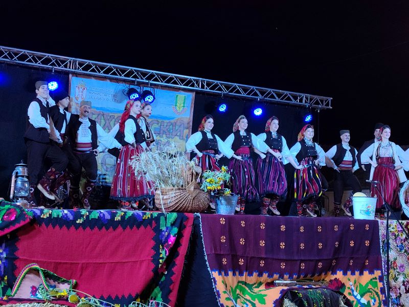 Nastup folkloraša u okviru programa Miholjskih susreta sela u Šapinama