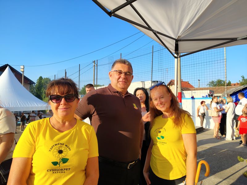 Predsednik Opštine Malo Crniće sa učesnicima manifestacije na štandovima