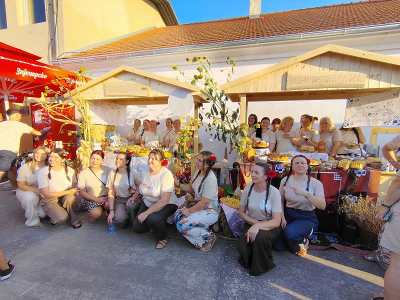 Štand Čuvari tradicije na Miholjskim susretima sela Šapine