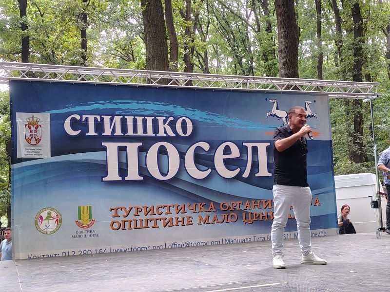 Održano „Stiško poselo“ kod jezera Zaova: Tradicija, gastronomija, kultura i muzika okupili brojne posetioce (FOTO) 79 Nastup Mitra Mirića na manifestaciji Stiško poselo 2026