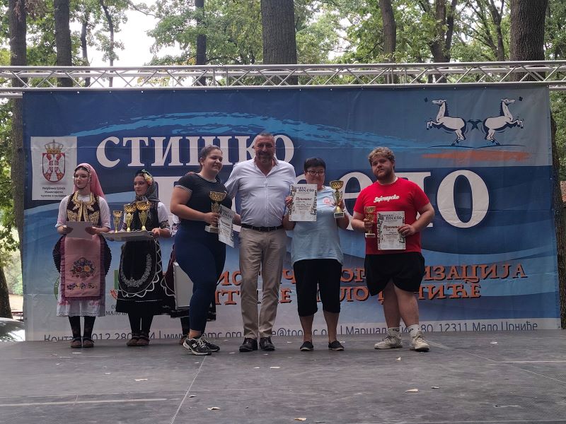 Održano „Stiško poselo“ kod jezera Zaova: Tradicija, gastronomija, kultura i muzika okupili brojne posetioce (FOTO) 72 Nagrađeni učesnici gastronomskih takmičenja na Stiškom poselu