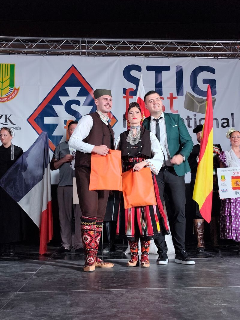 Anđela i Jovan Nikolić proglašeni za najlepši par u narodnoj nošnji