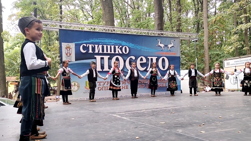 Održano „Stiško poselo“ kod jezera Zaova: Tradicija, gastronomija, kultura i muzika okupili brojne posetioce (FOTO) 55 Najmlađi folkloraši na manifestaciji Stiško poselo