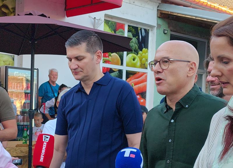 Satarašijada u Dragovcu okupila meštane i goste, Vučević o Požarevcu, Pavlović o ulaganjima u sela (FOTO) 24 Gradonačelnik Požarevca Saša Pavlović na manifestaciji u Dragovcu