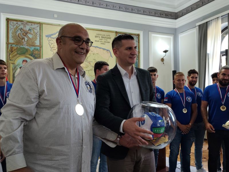 Požarevački vaterpolisti šampioni Druge lige Srbije: Grad priredio prijem za nove sportske heroje 5 Svečani prijem za vaterpoliste Požarevca u Gradskom zdanju