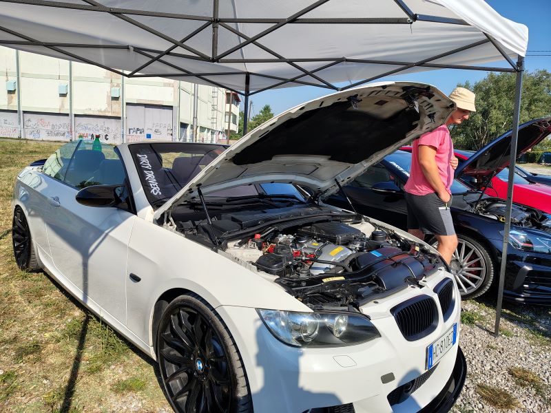 Road Crew Požarevac okupio ljubitelje automobila i motocikala u humanitarnoj akciji za Milicu i Jakšu 18 Automobili učesnika humanitarnog skupa Road Crew Požarevac
